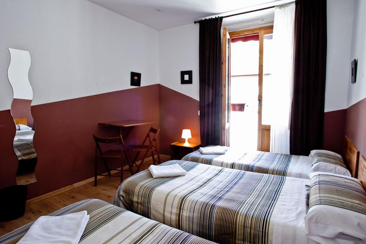 Hostal La Casa De La Plaza Madri Exterior foto