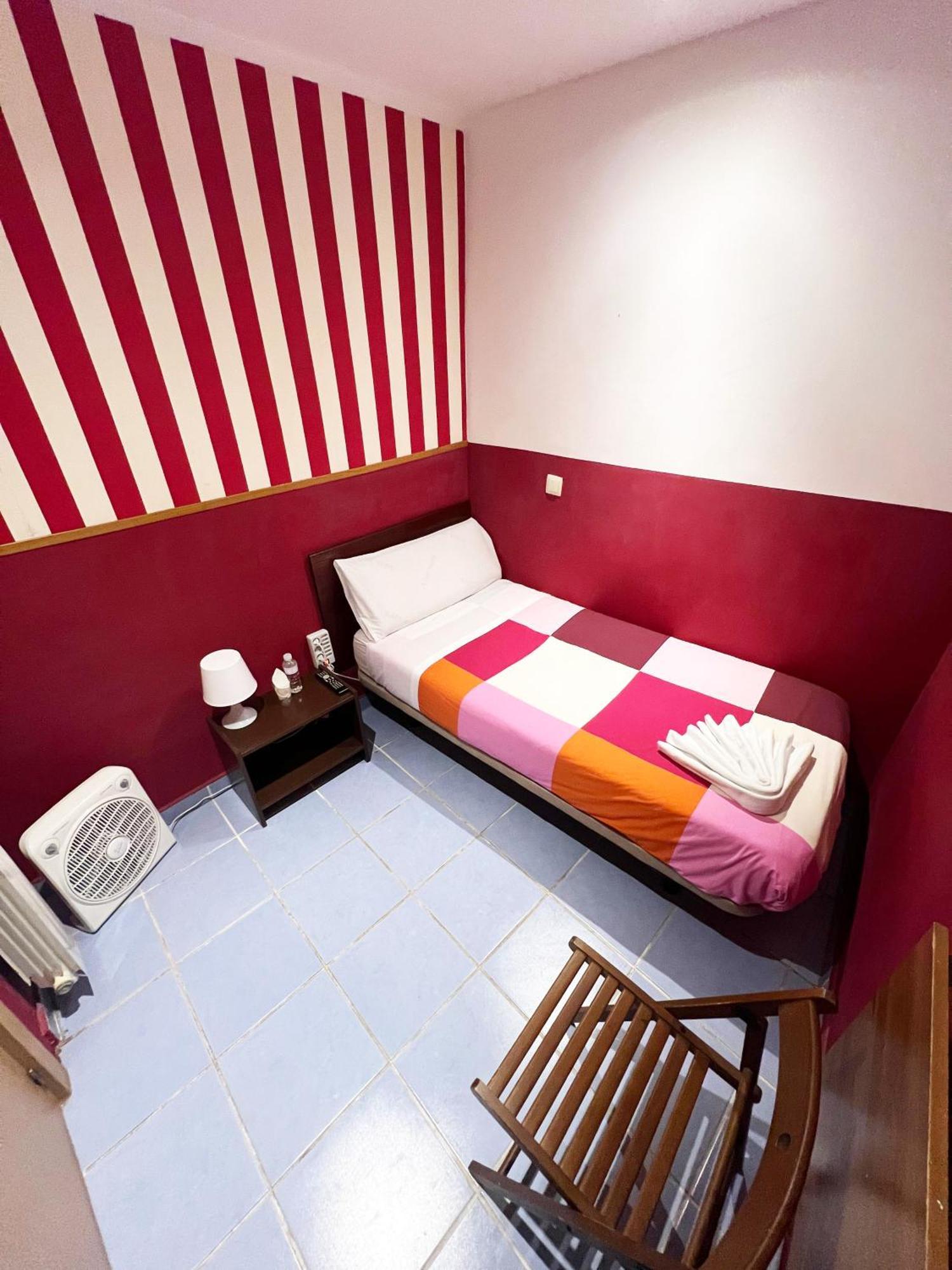 Hostal La Casa De La Plaza Madri Exterior foto